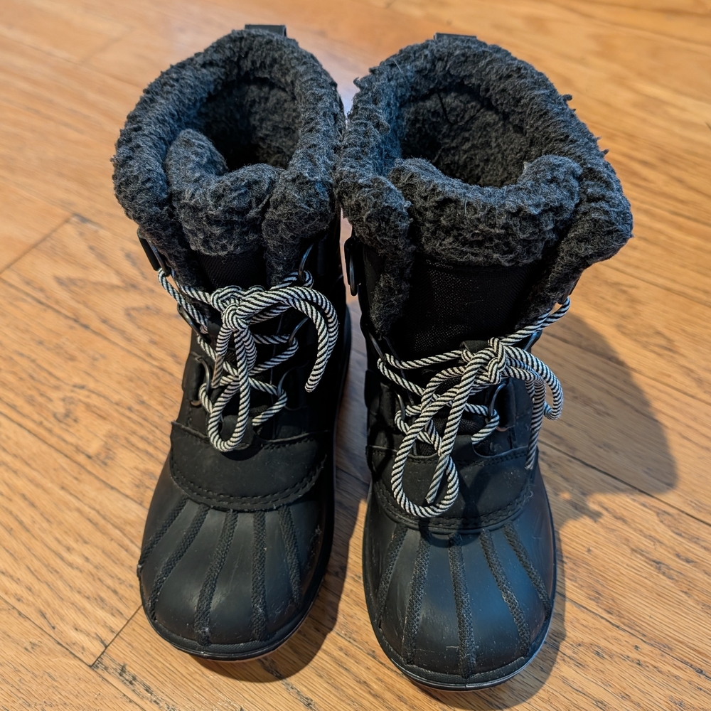 Cat & Jack Kids Snow Boots. Black, Size: 1